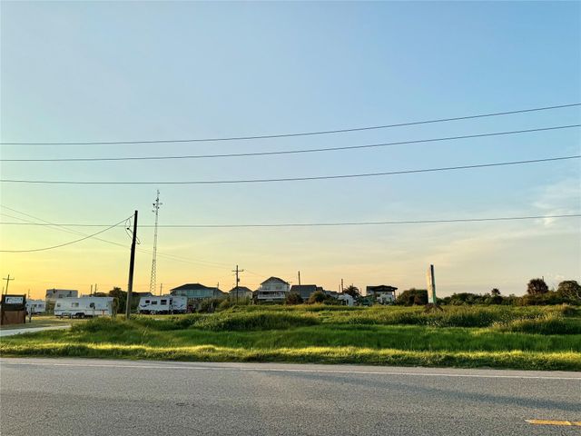 1014 Johnson Road, Gilchrist, TX 77617
