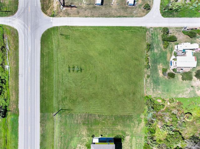 1014 Johnson Road, Gilchrist, TX 77617