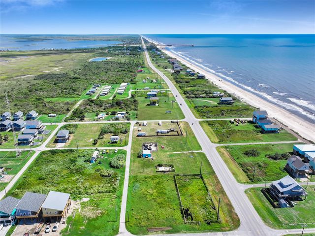 1014 Johnson Road, Gilchrist, TX 77617
