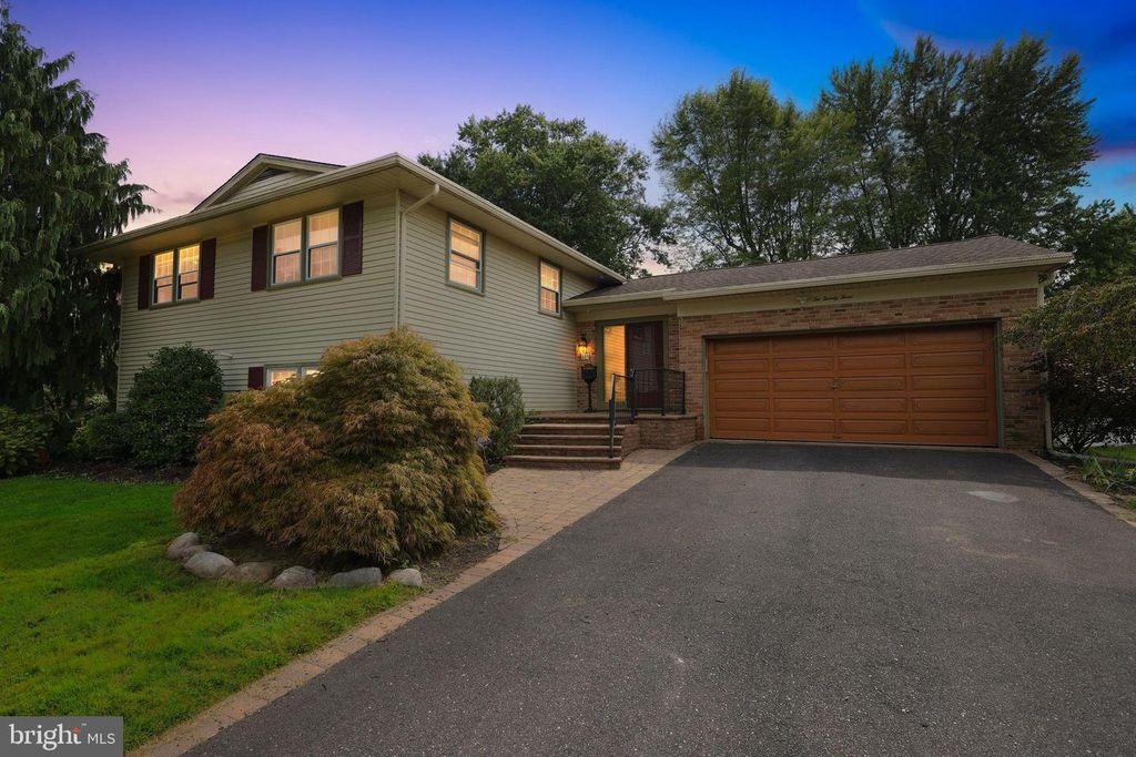 223 ST DAVID DR, Mount Laurel, NJ 08054
