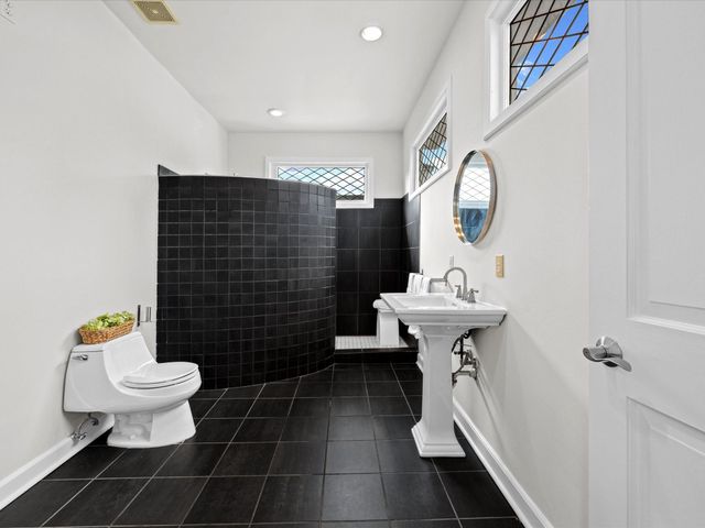 302 W Drew Street, Houston, TX 77006