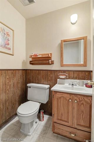 1687 Crestline Drive, Troy, MI 48083