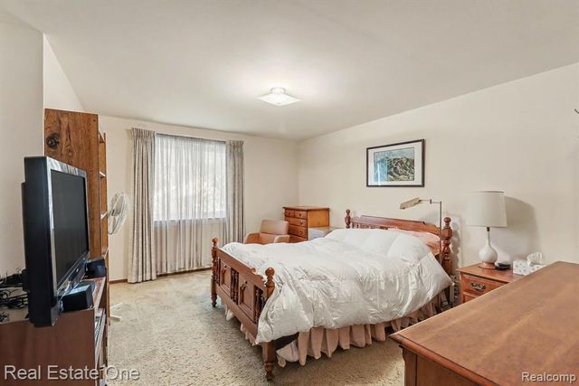 1687 Crestline Drive, Troy, MI 48083