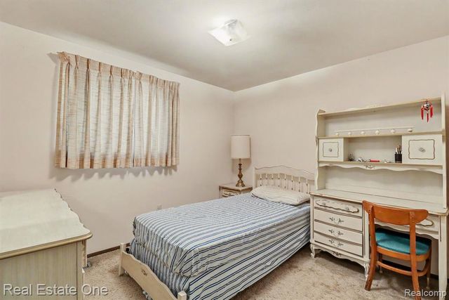 1687 Crestline Drive, Troy, MI 48083