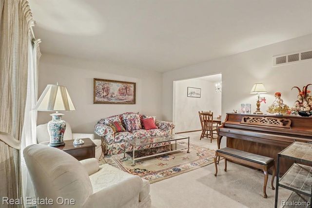 1687 Crestline Drive, Troy, MI 48083