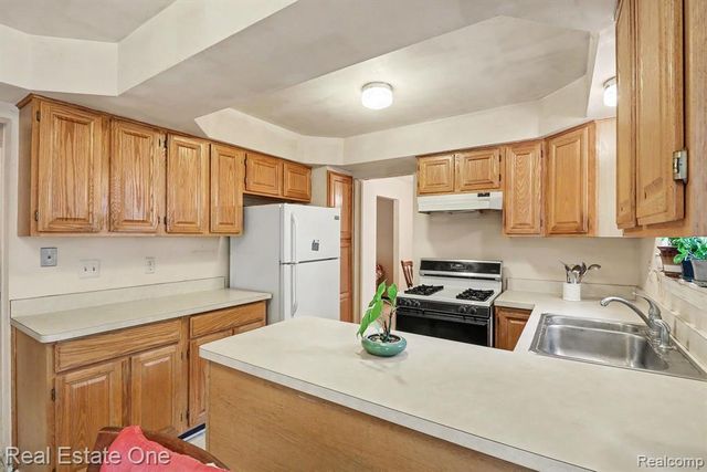 1687 Crestline Drive, Troy, MI 48083