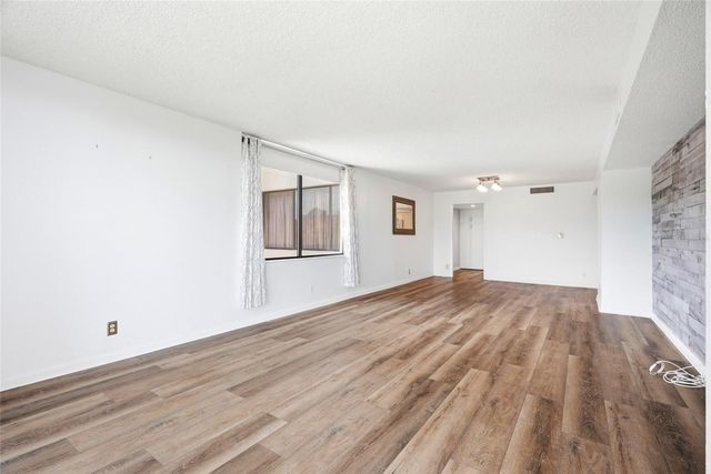 220 BELLEVIEW BOULEVARD 207, Belleair, FL 33756