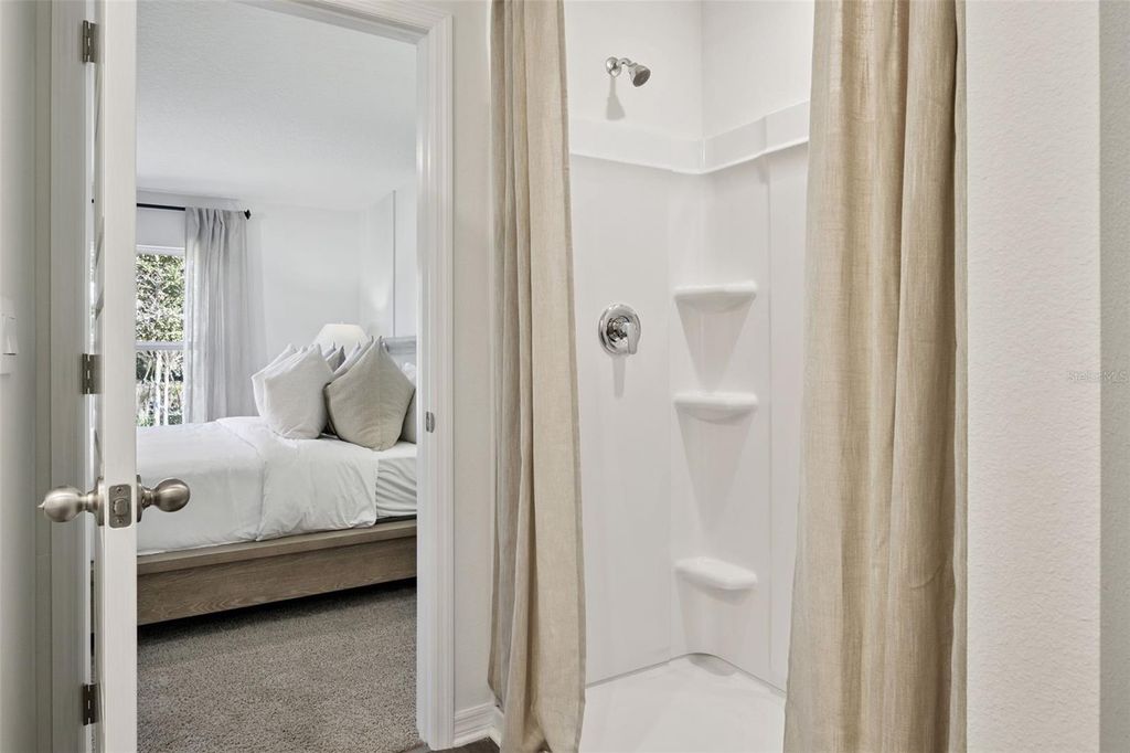 Image 24 of property listing at 222 BULL FROG LANE, Umatilla, FL 32784