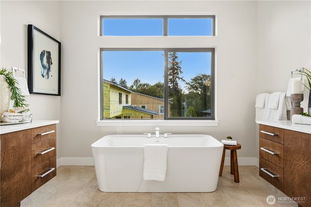 10209 125th Avenue NE, Kirkland, WA 98033
