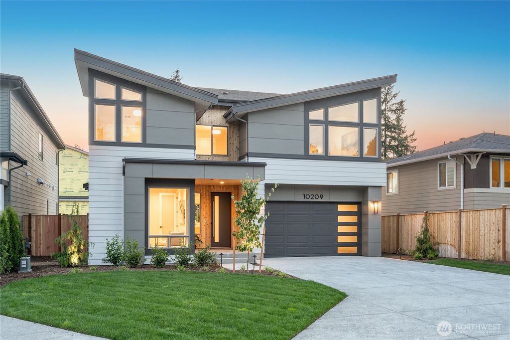 10209 125th Avenue NE, Kirkland, WA 98033