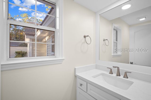 39 Golden Hind Dr, Hilton Head Island, SC 29926