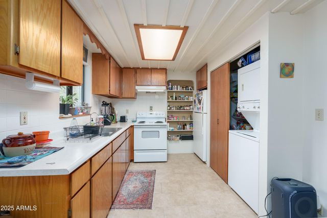 330 N FAIRWAY OAKS Drive, Sedona, AZ 86351