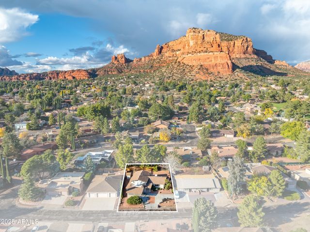 330 N FAIRWAY OAKS Drive, Sedona, AZ 86351