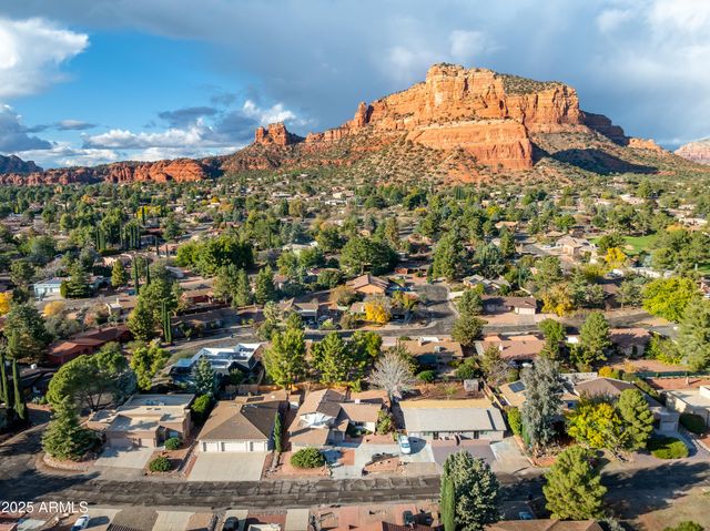 330 N FAIRWAY OAKS Drive, Sedona, AZ 86351