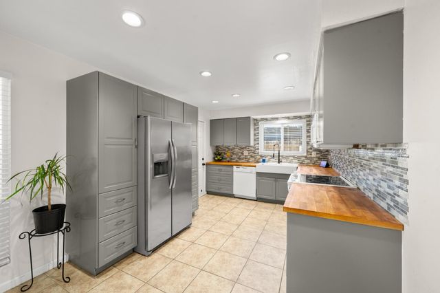 10812 Dunbar Way, Rancho Cordova, CA 95670