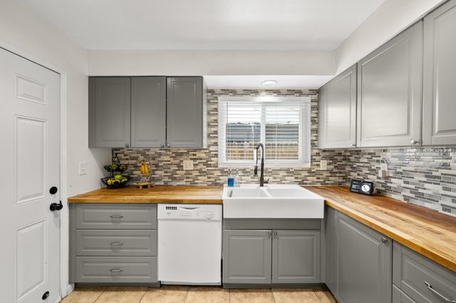 10812 Dunbar Way, Rancho Cordova, CA 95670