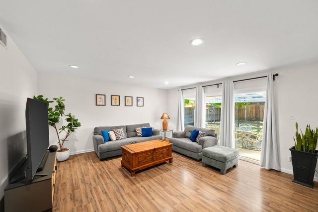 10812 Dunbar Way, Rancho Cordova, CA 95670