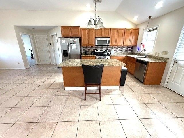 141 Cournoyer Blvd, Southbridge, MA 01550