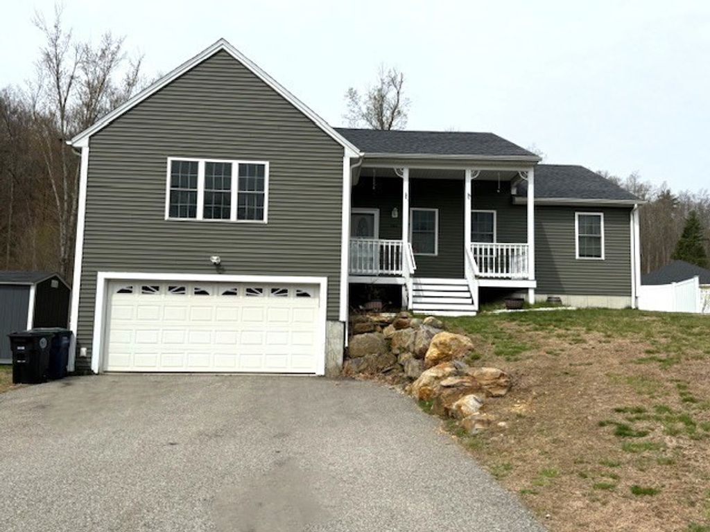 141 Cournoyer Blvd, Southbridge, MA 01550