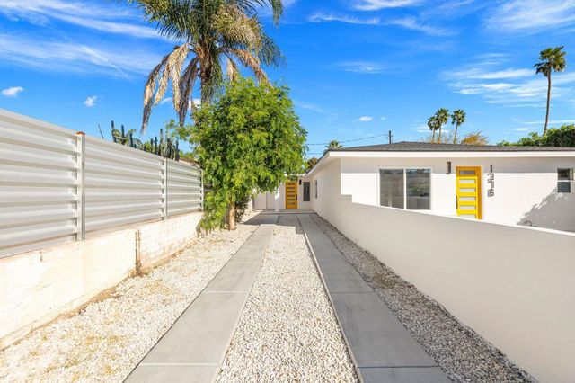 1372 E Camino Primrose, Palm Springs, CA 92264