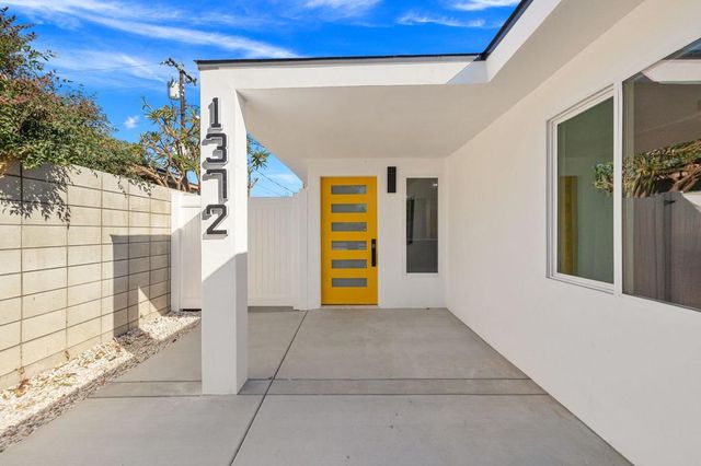 1372 E Camino Primrose, Palm Springs, CA 92264
