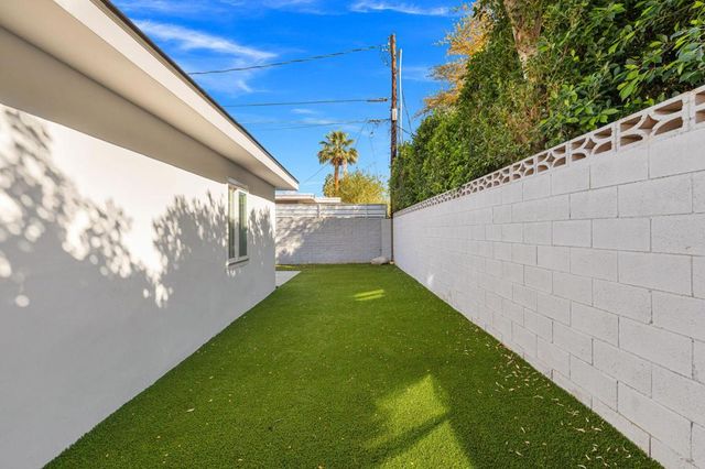 1372 E Camino Primrose, Palm Springs, CA 92264