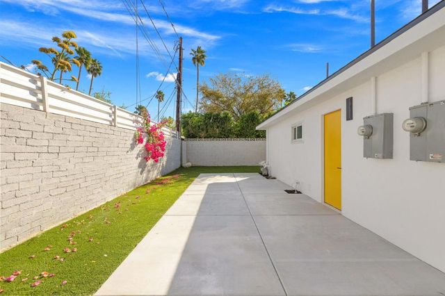 1372 E Camino Primrose, Palm Springs, CA 92264
