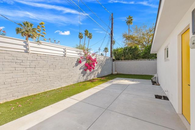 1372 E Camino Primrose, Palm Springs, CA 92264