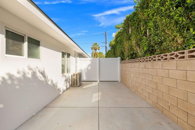 1372 E Camino Primrose, Palm Springs, CA 92264