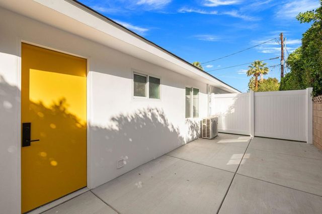 1372 E Camino Primrose, Palm Springs, CA 92264