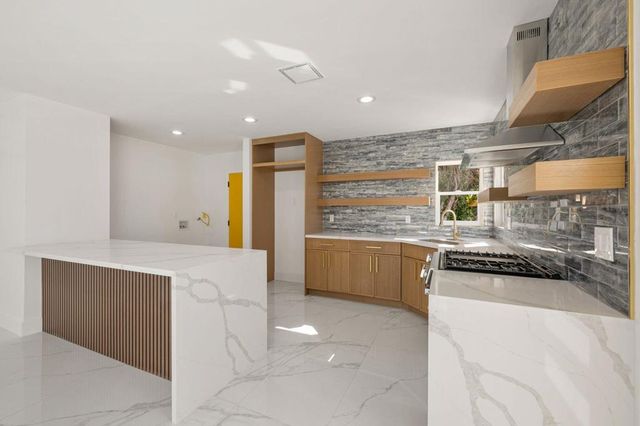 1372 E Camino Primrose, Palm Springs, CA 92264