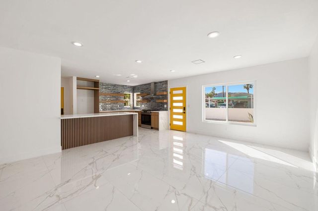 1372 E Camino Primrose, Palm Springs, CA 92264