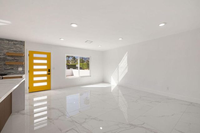 1372 E Camino Primrose, Palm Springs, CA 92264