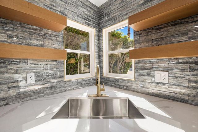 1372 E Camino Primrose, Palm Springs, CA 92264