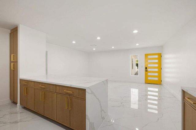 1372 E Camino Primrose, Palm Springs, CA 92264