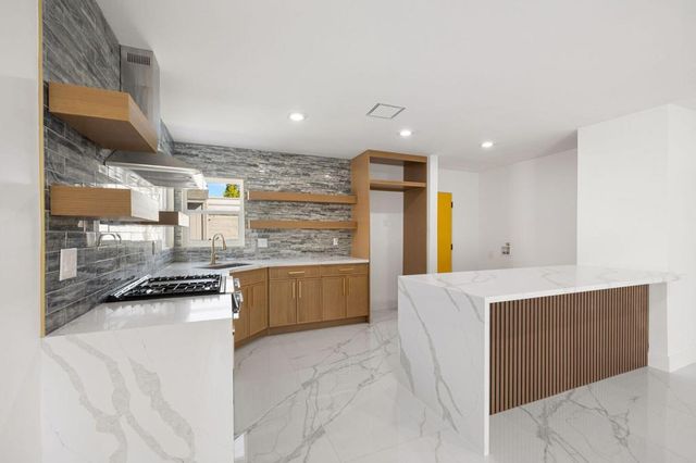 1372 E Camino Primrose, Palm Springs, CA 92264