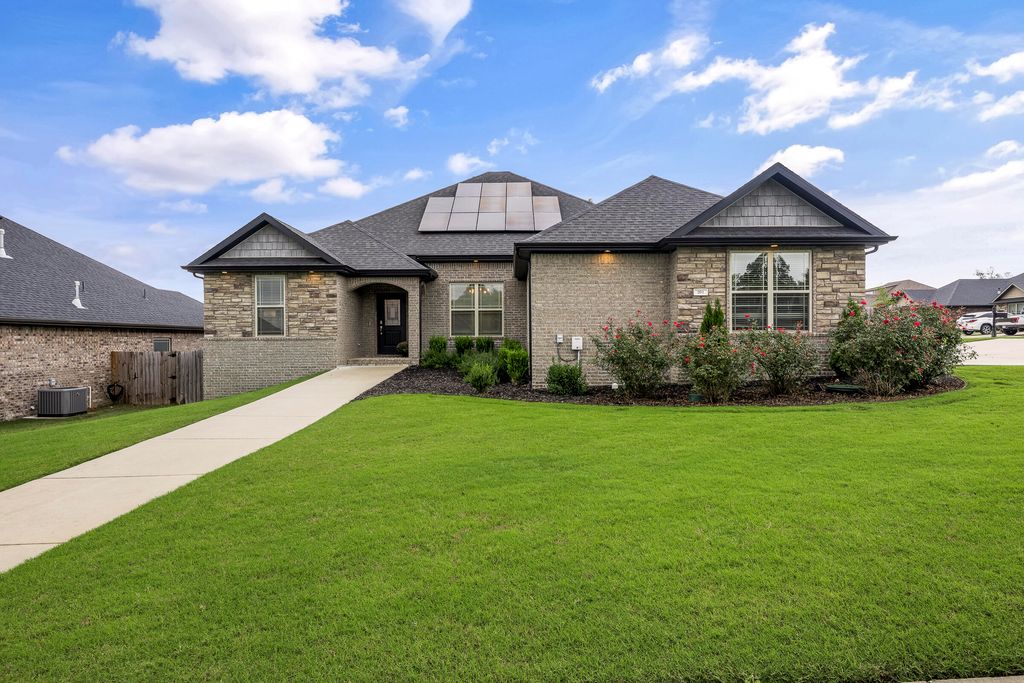 201 Doral Drive, Cave Springs, AR 72718