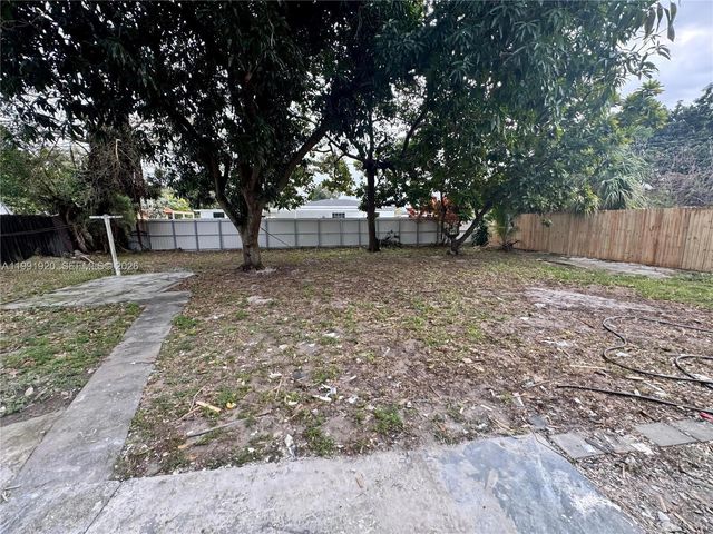 10521 NW 35th Ct 0, Miami, FL 33147