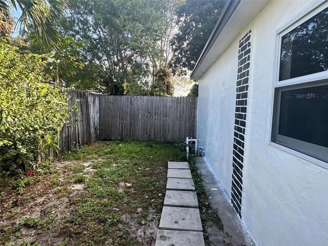 10521 NW 35th Ct 0, Miami, FL 33147