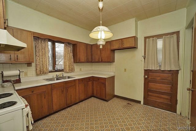 90 Evans Street, Lockport City, NY 14094