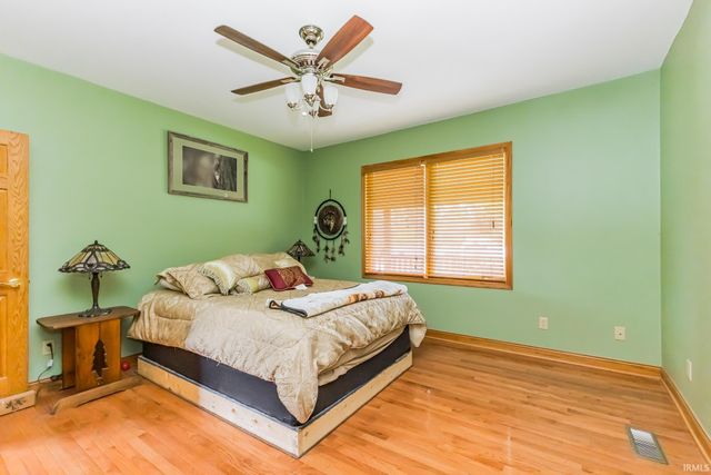 501 W Fox Lake Road, Angola, IN 46730