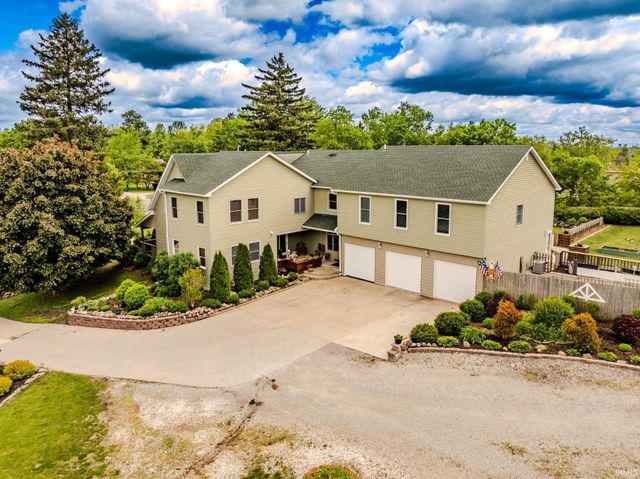 501 W Fox Lake Road, Angola, IN 46730