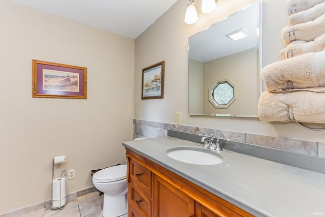 501 W Fox Lake Road, Angola, IN 46730