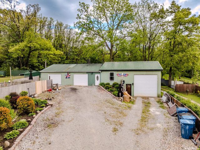 501 W Fox Lake Road, Angola, IN 46730