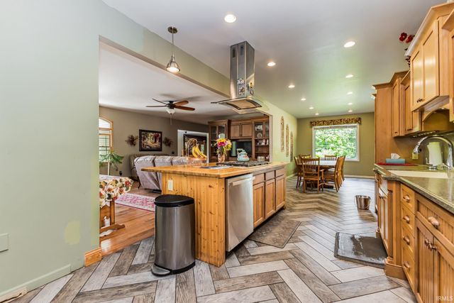 501 W Fox Lake Road, Angola, IN 46730