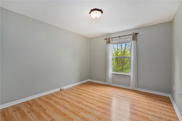 223 Mountain Dr, Carnegie, PA 15106