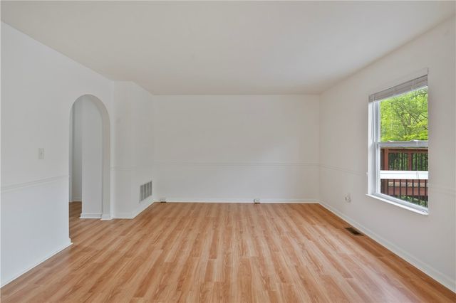 223 Mountain Dr, Carnegie, PA 15106