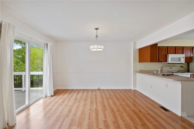 223 Mountain Dr, Carnegie, PA 15106