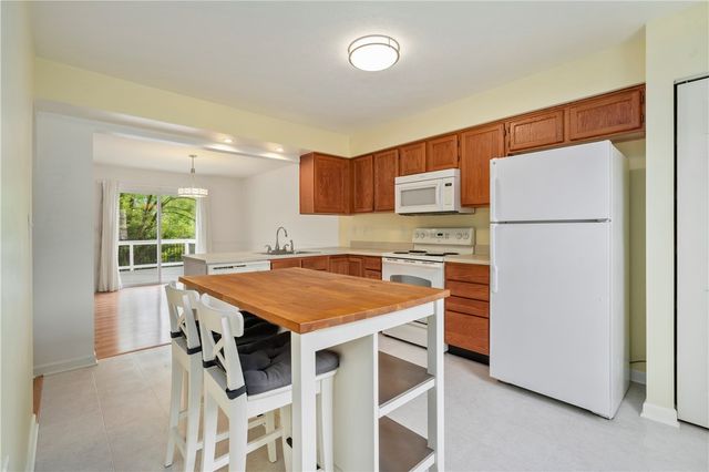 223 Mountain Dr, Carnegie, PA 15106