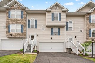 223 Mountain Dr, Carnegie, PA 15106